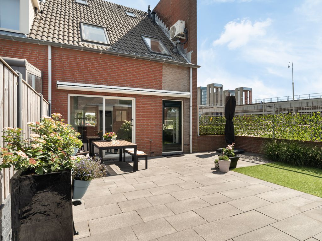 Nieuwe Wetering 54, Hoogvliet
