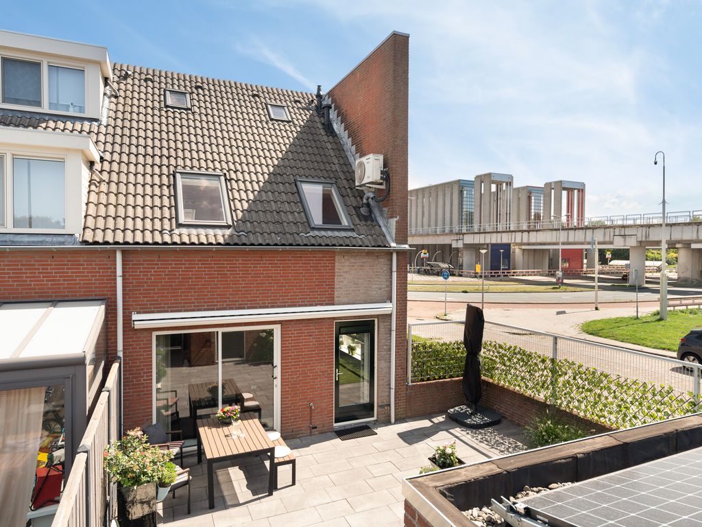 Nieuwe Wetering 54, Hoogvliet