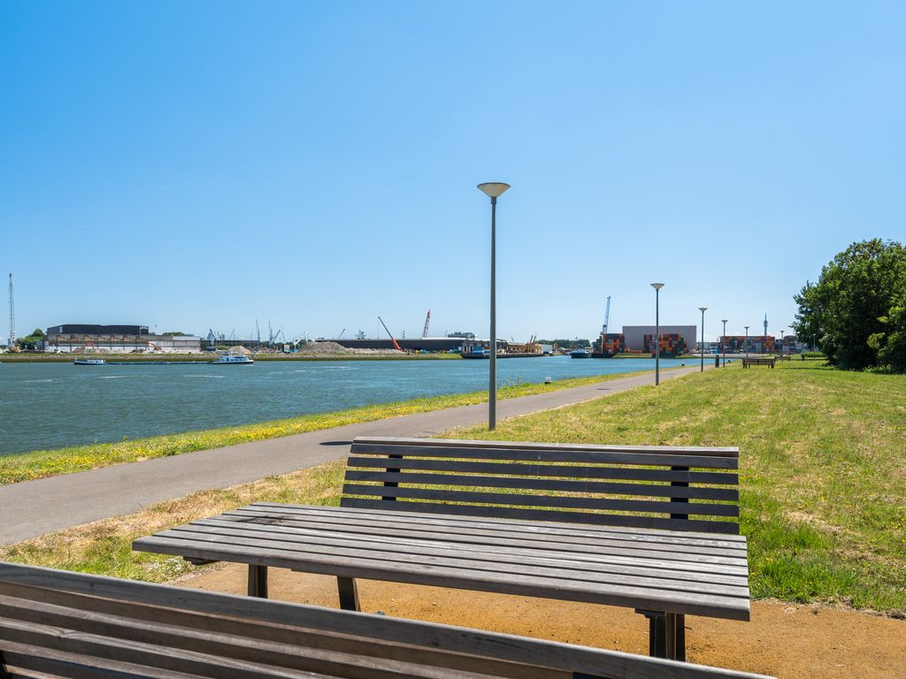 Pastoriedijk 161, Pernis