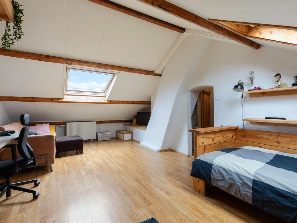 Curaçaoplein 15, Hoogvliet