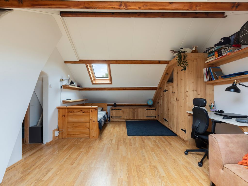 Curaçaoplein 15, Hoogvliet