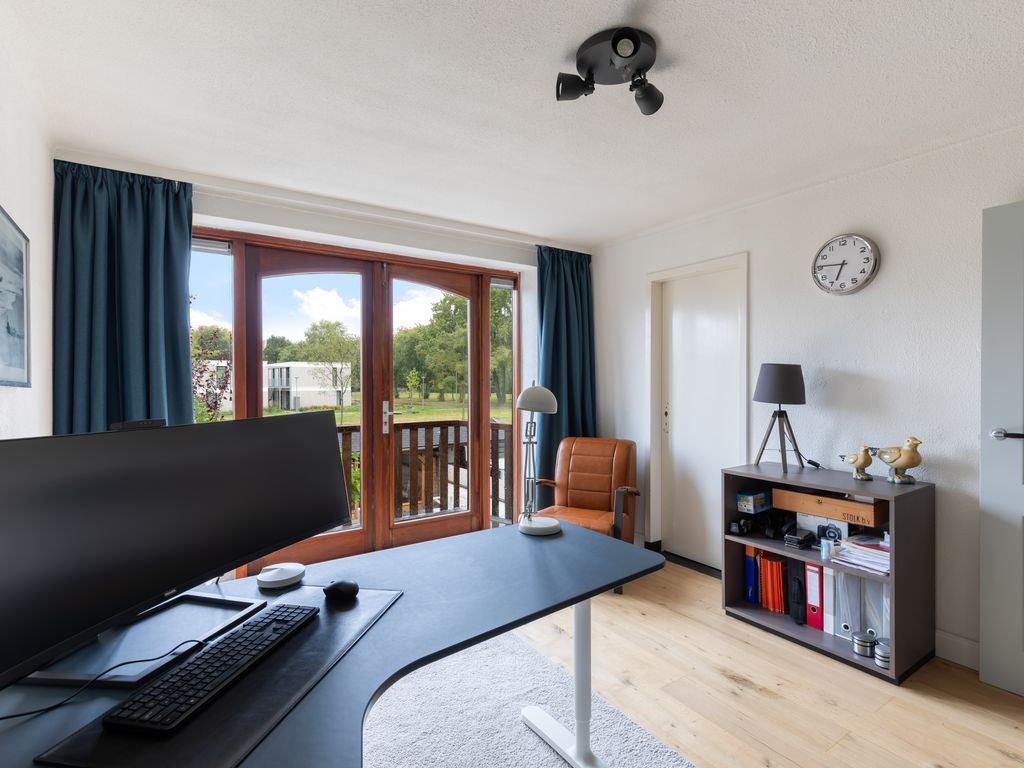 Curaçaoplein 15, Hoogvliet
