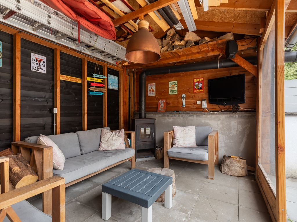 Curaçaoplein 15, Hoogvliet