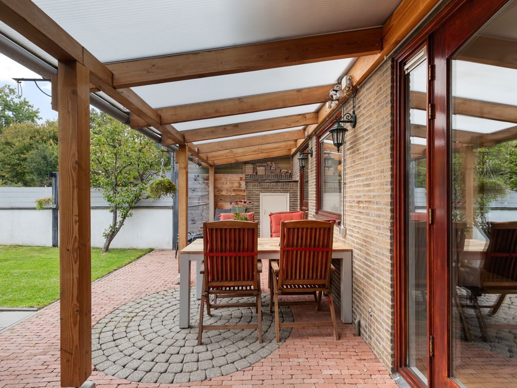 Curaçaoplein 15, Hoogvliet