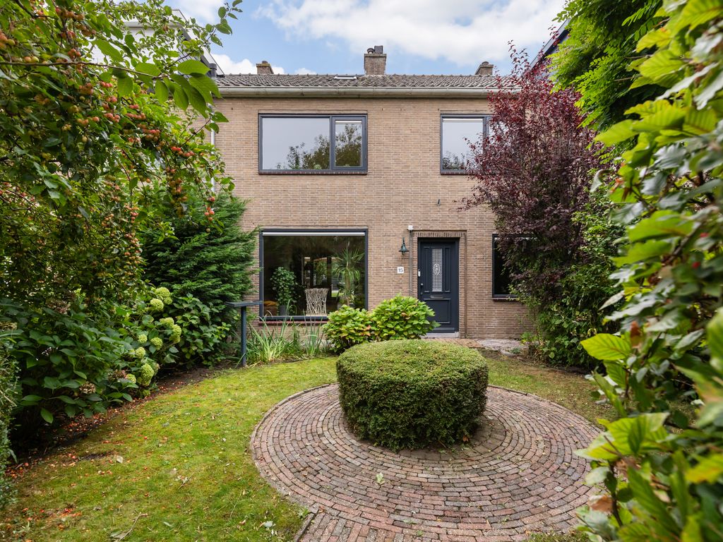 Curaçaoplein 15, Hoogvliet