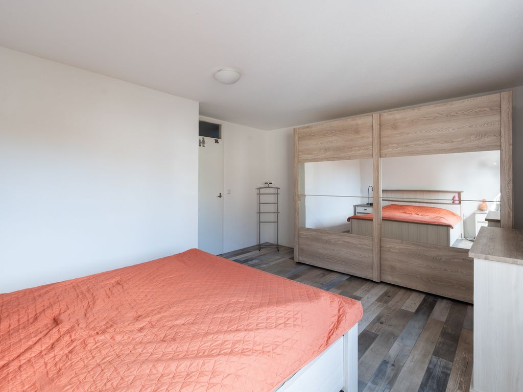 Lijster 21, Hoogvliet