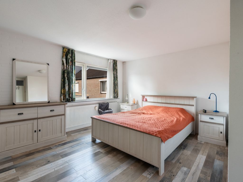 Lijster 21, Hoogvliet