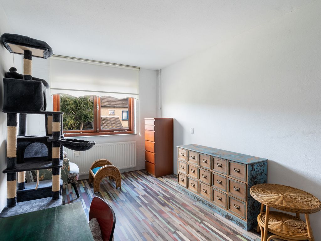Lijster 21, Hoogvliet