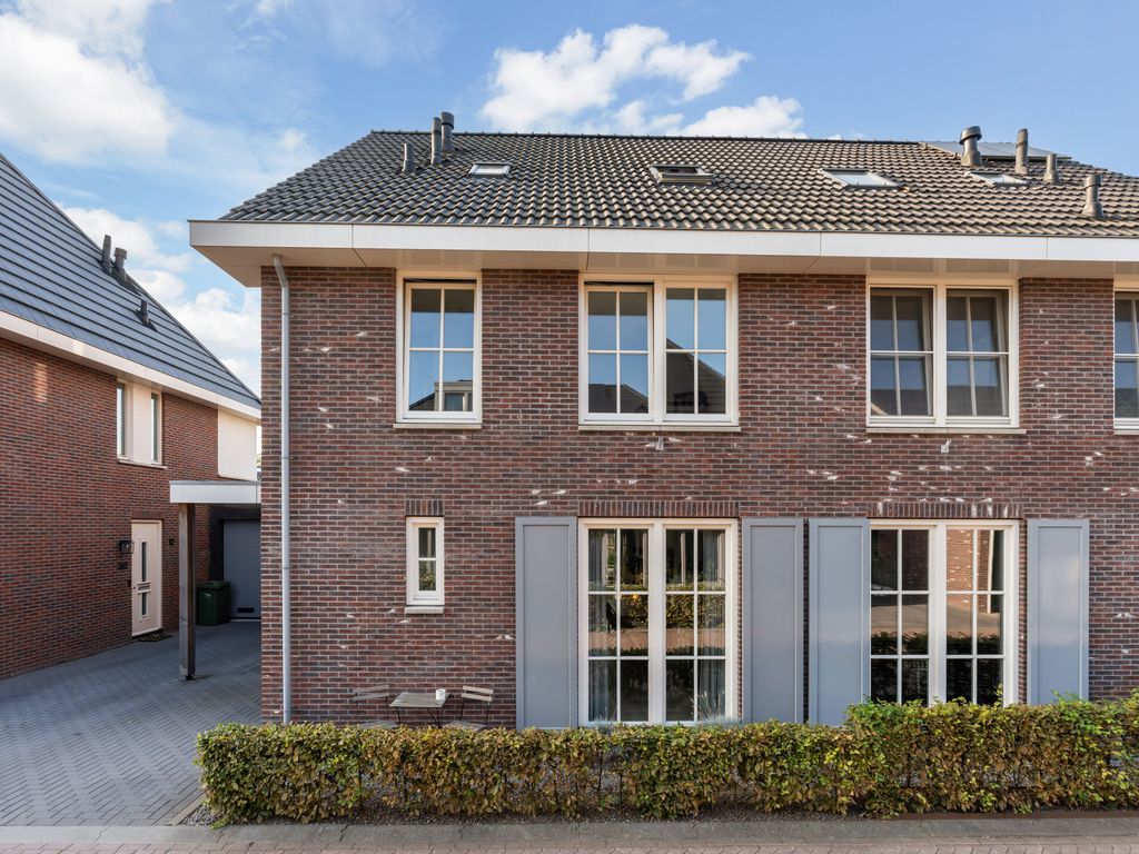 Voorneveldstraat 14, Pernis