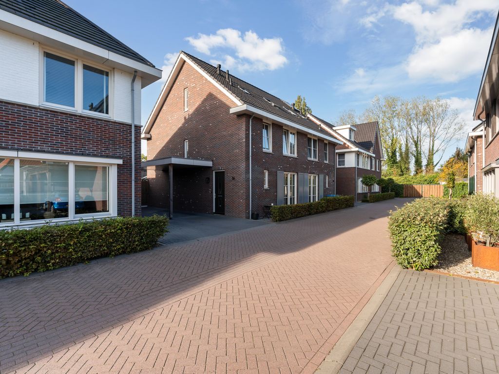 Voorneveldstraat 14, Pernis