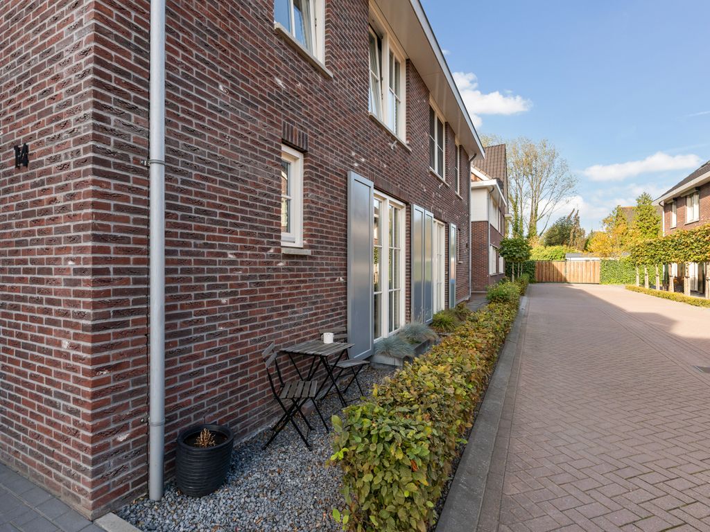Voorneveldstraat 14, Pernis