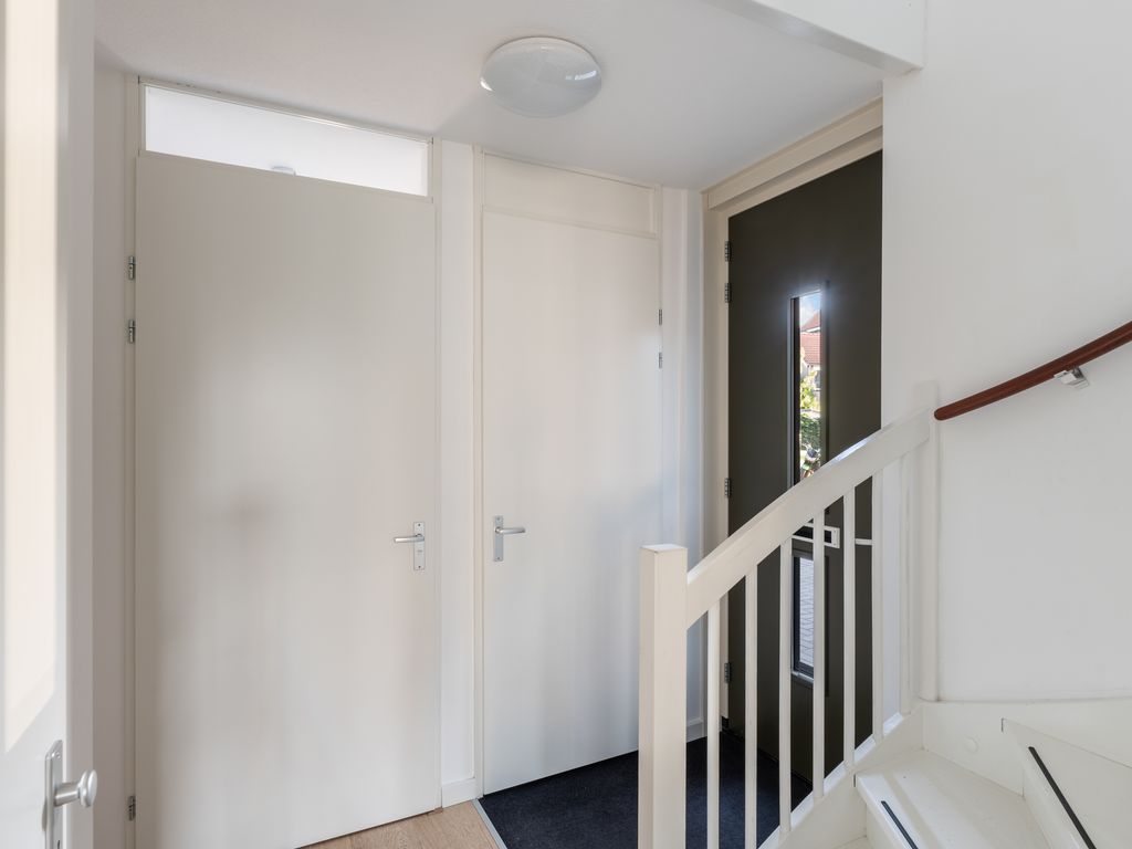 Voorneveldstraat 14, Pernis