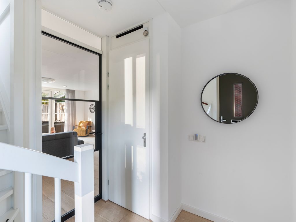 Voorneveldstraat 14, Pernis