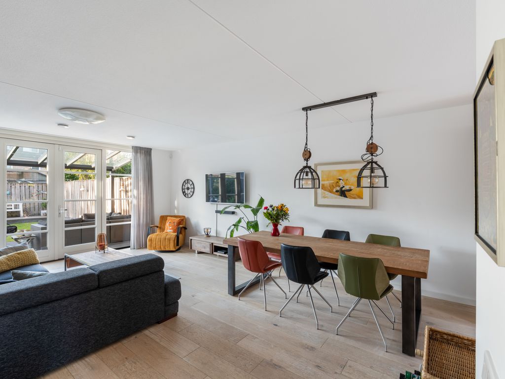 Voorneveldstraat 14, Pernis