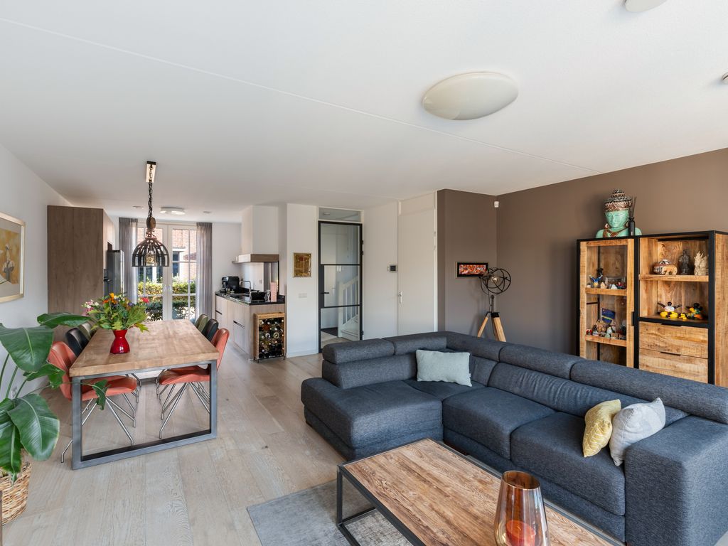 Voorneveldstraat 14, Pernis