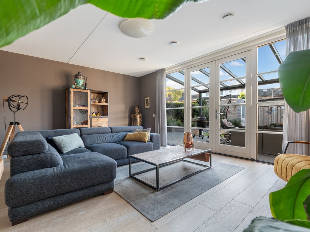Voorneveldstraat 14, Pernis