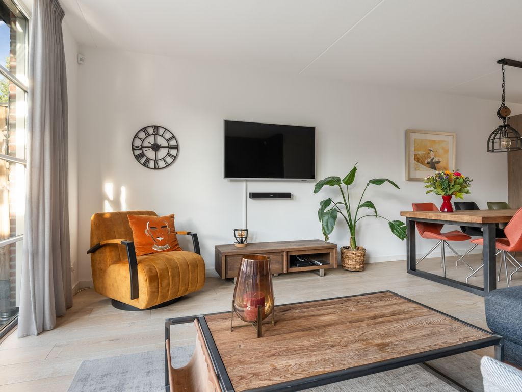 Voorneveldstraat 14, Pernis