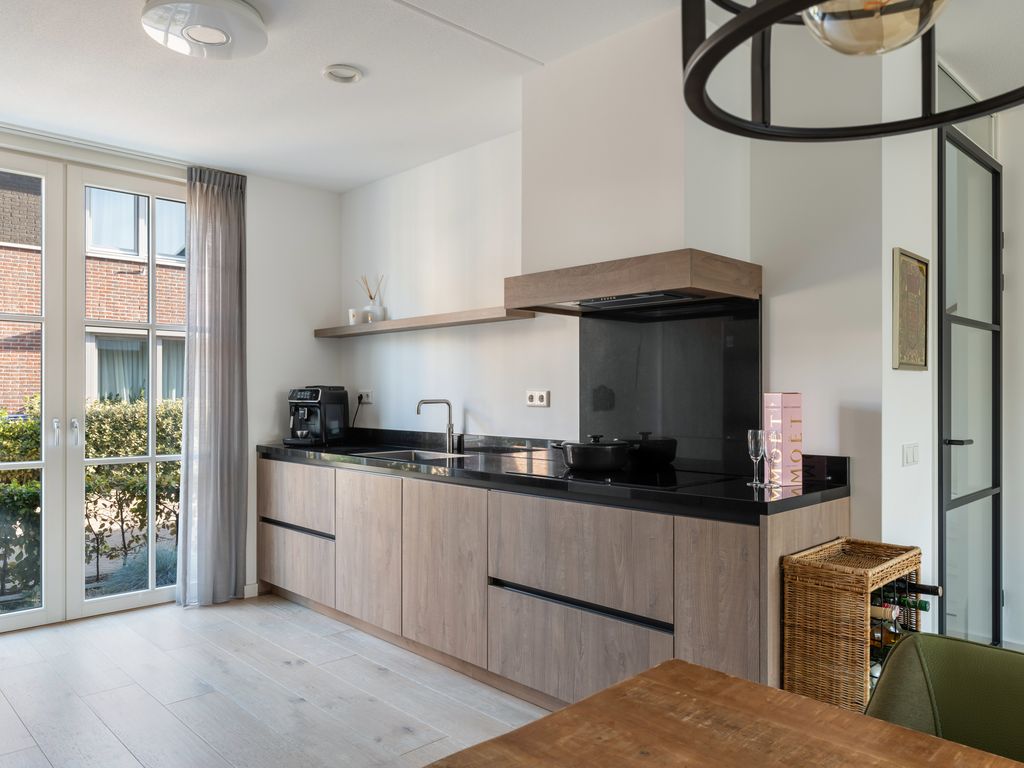 Voorneveldstraat 14, Pernis