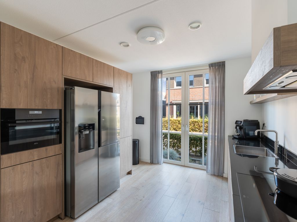 Voorneveldstraat 14, Pernis