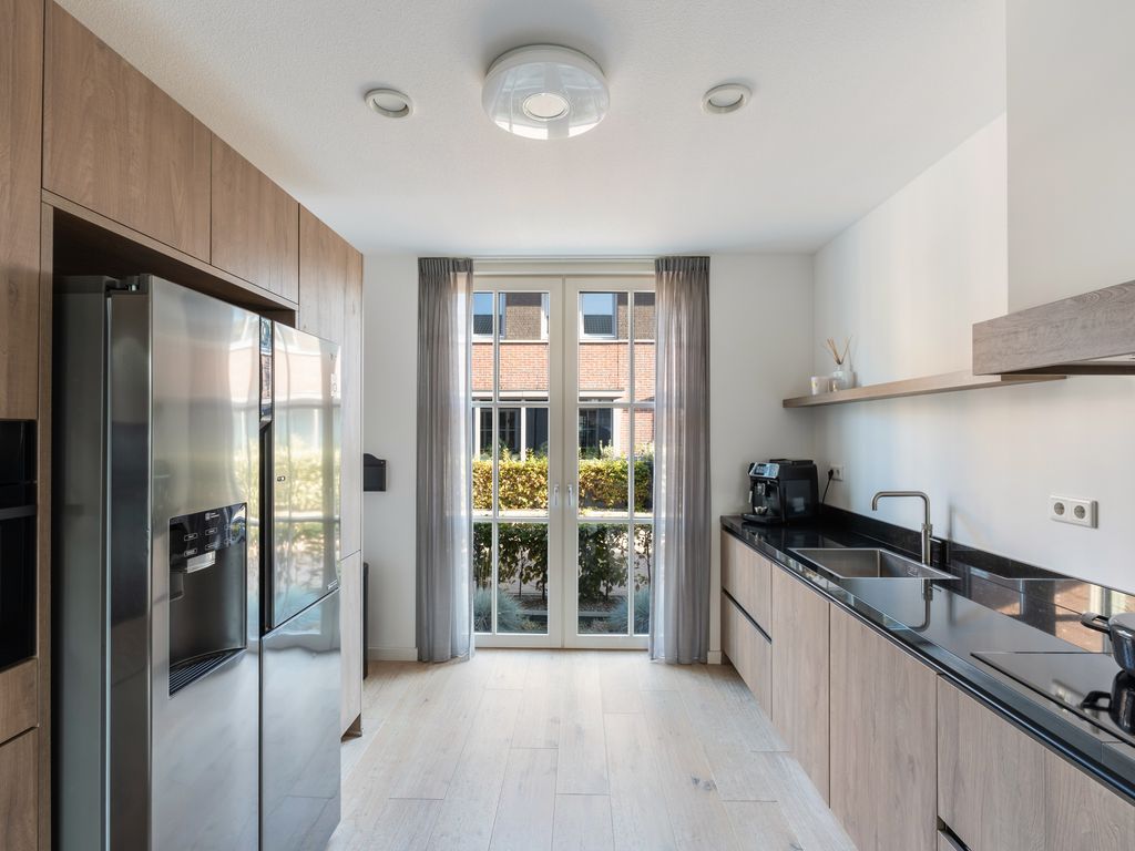 Voorneveldstraat 14, Pernis