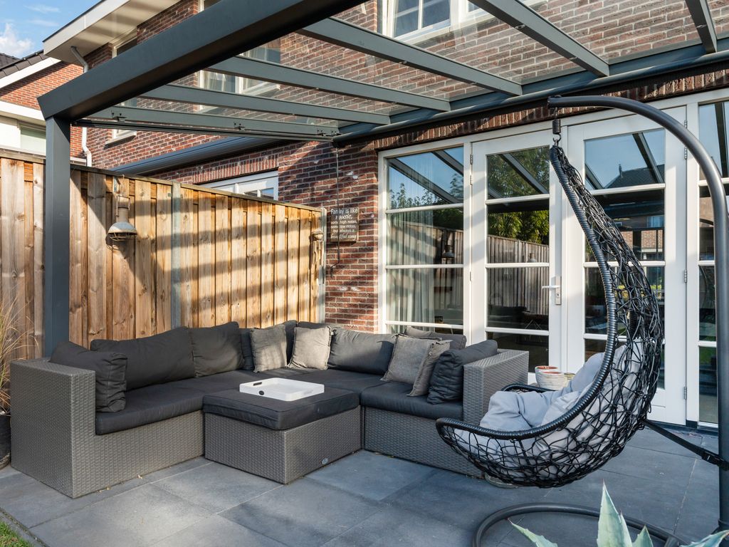 Voorneveldstraat 14, Pernis