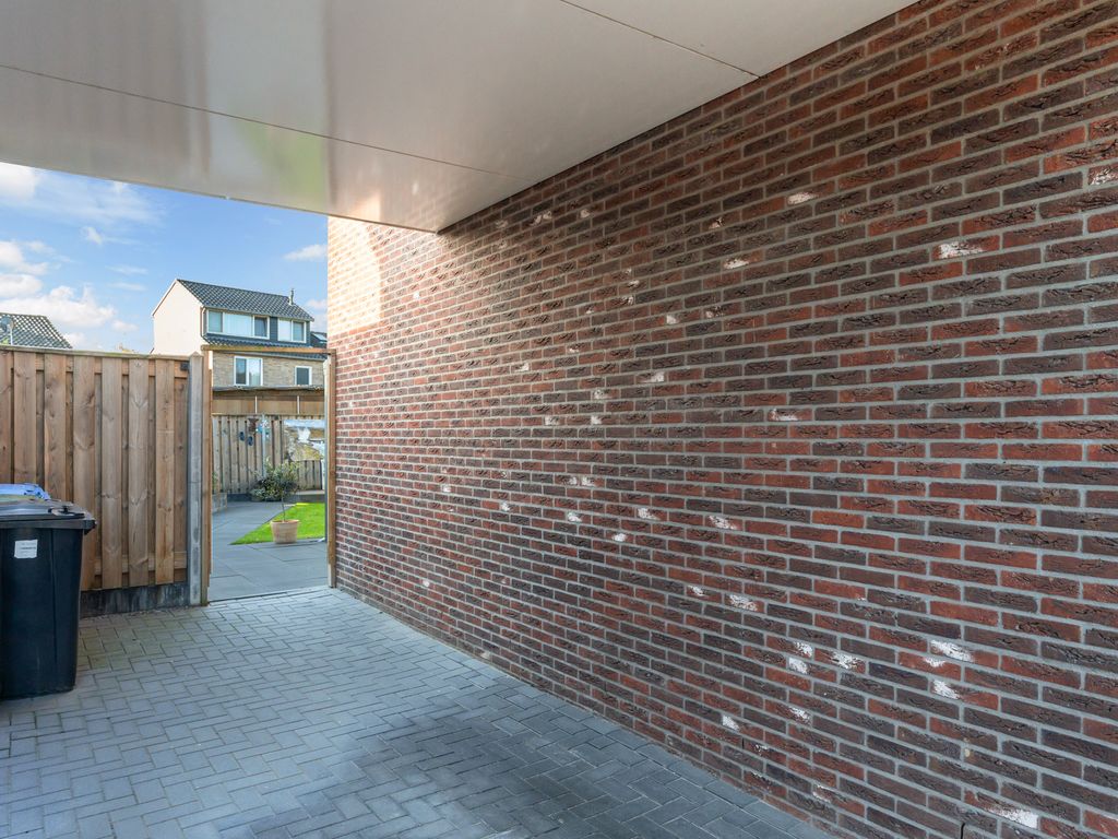 Voorneveldstraat 14, Pernis