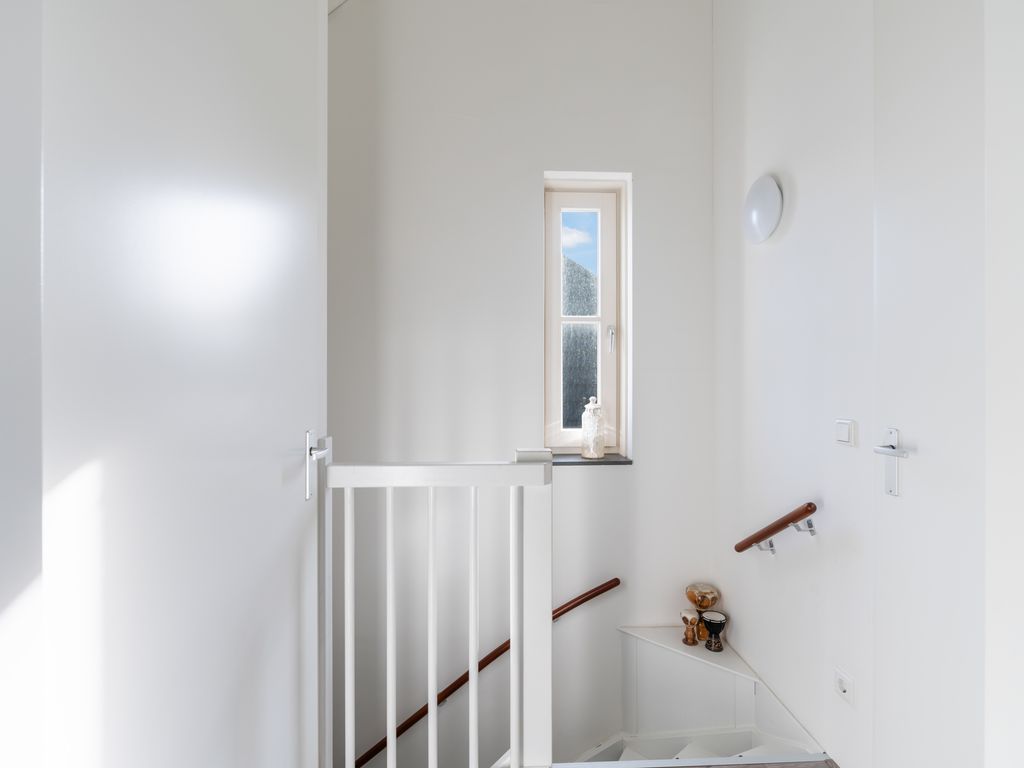 Voorneveldstraat 14, Pernis