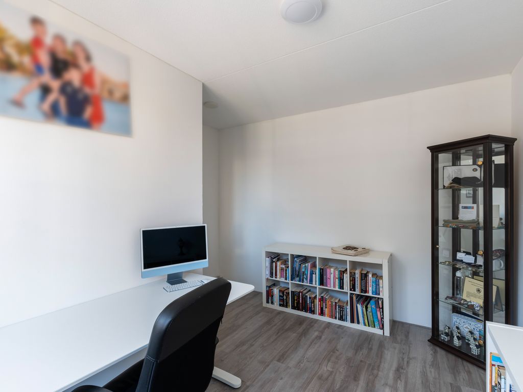 Voorneveldstraat 14, Pernis