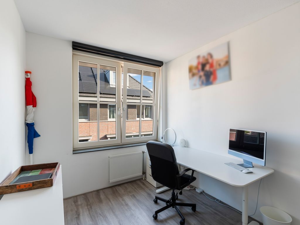 Voorneveldstraat 14, Pernis