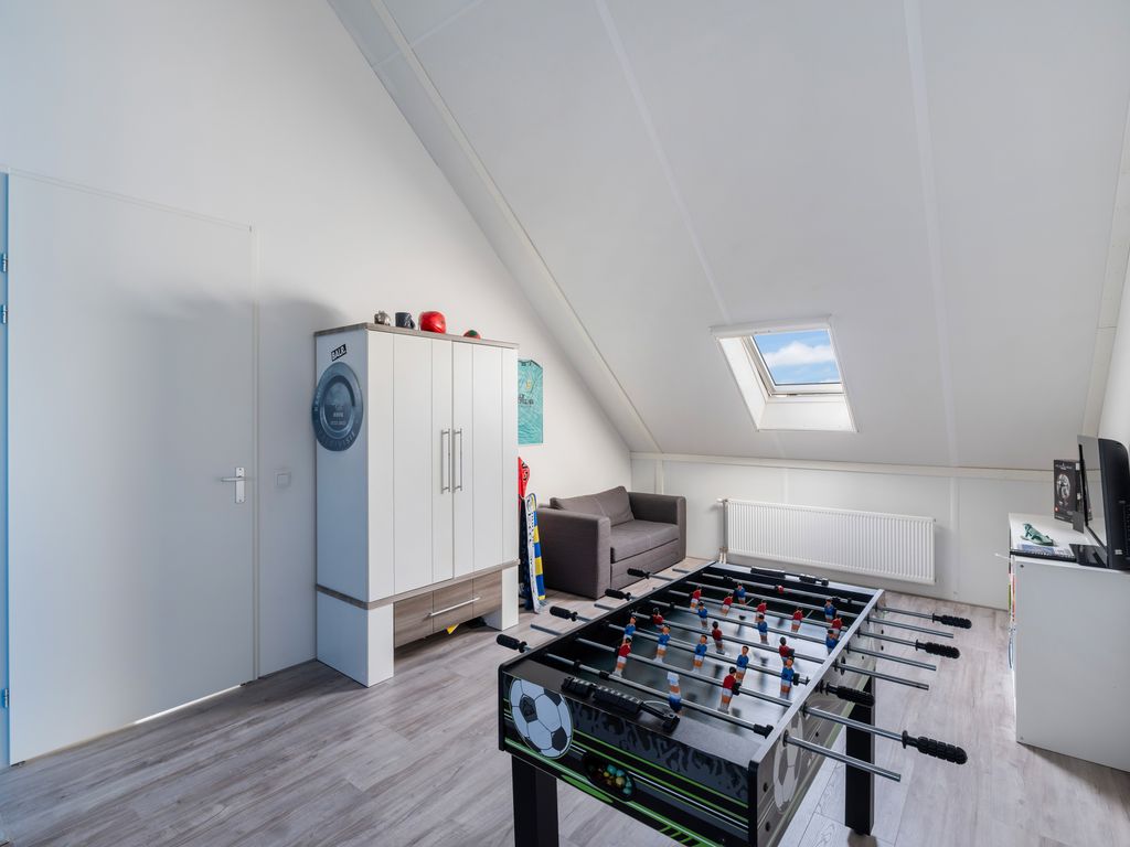 Voorneveldstraat 14, Pernis