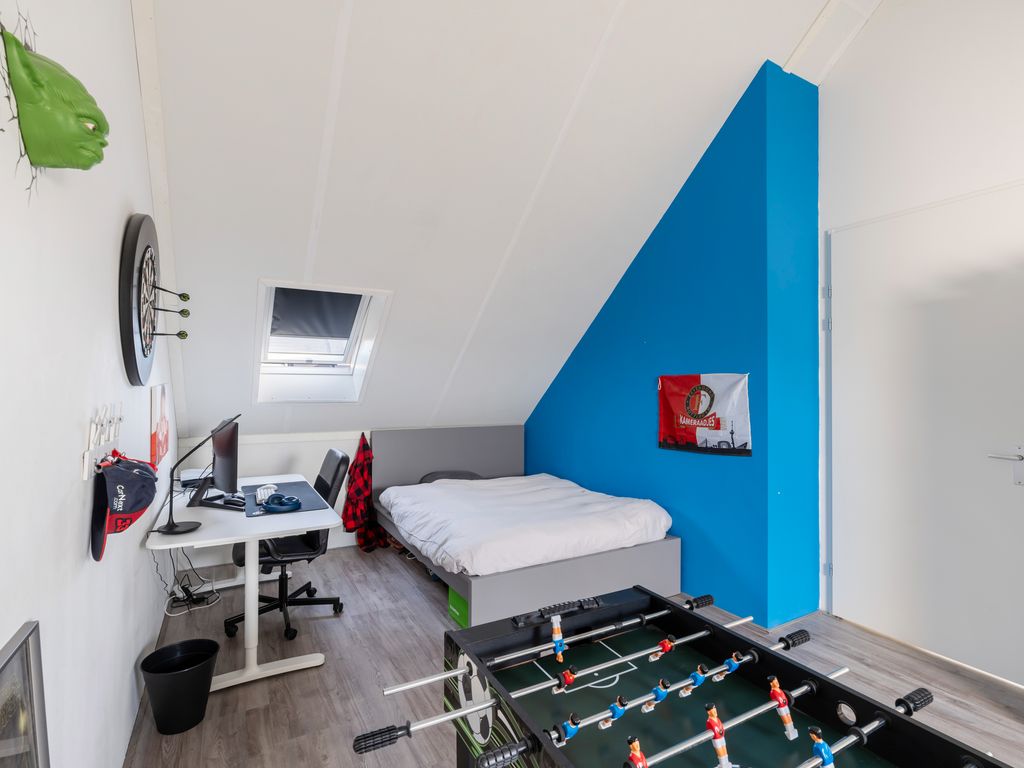 Voorneveldstraat 14, Pernis