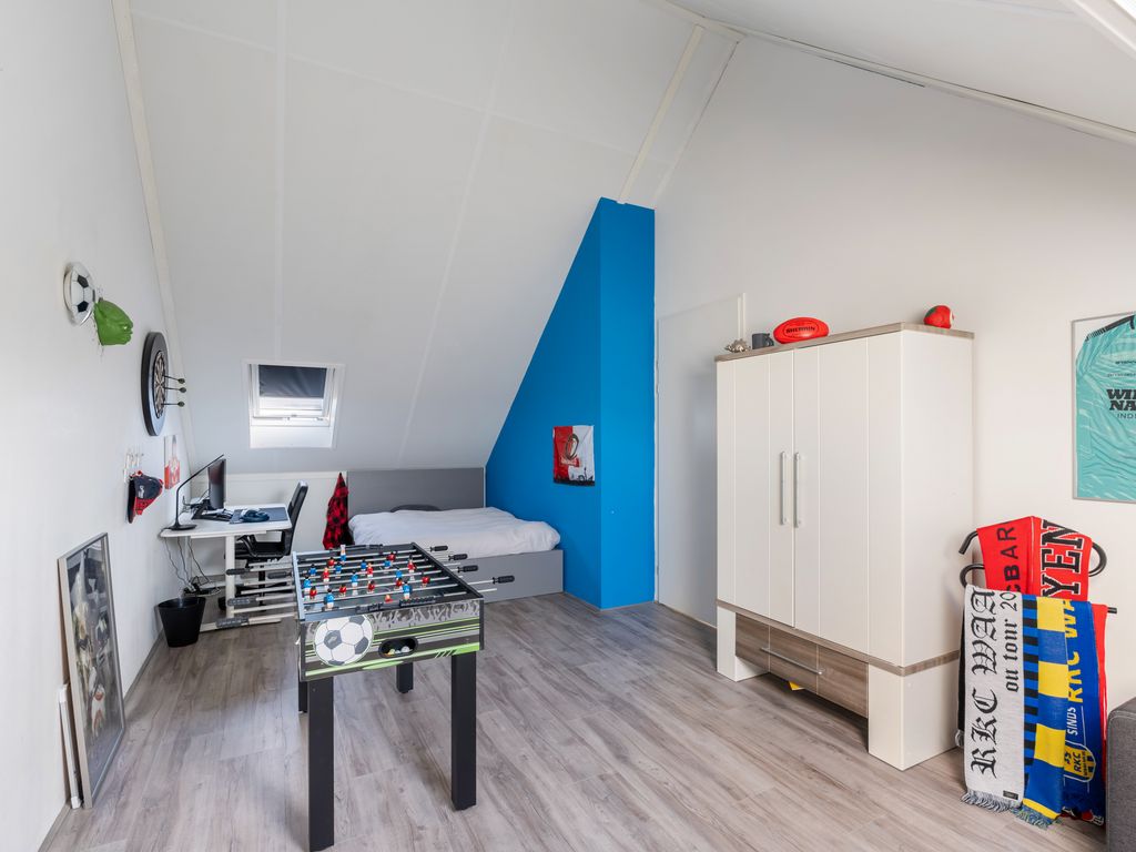 Voorneveldstraat 14, Pernis
