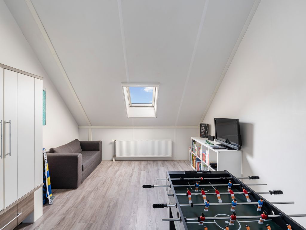 Voorneveldstraat 14, Pernis