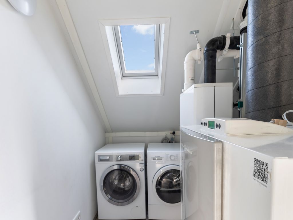 Voorneveldstraat 14, Pernis