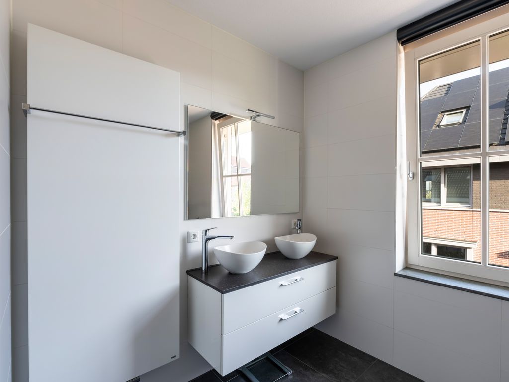 Voorneveldstraat 14, Pernis