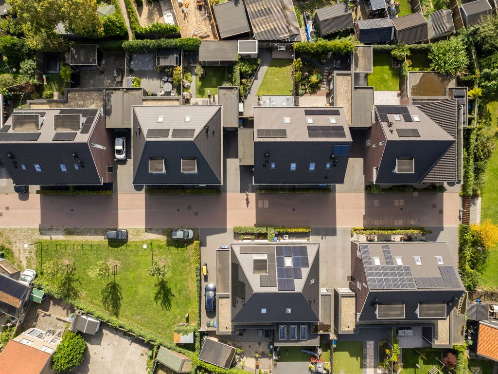 Voorneveldstraat 14, Pernis