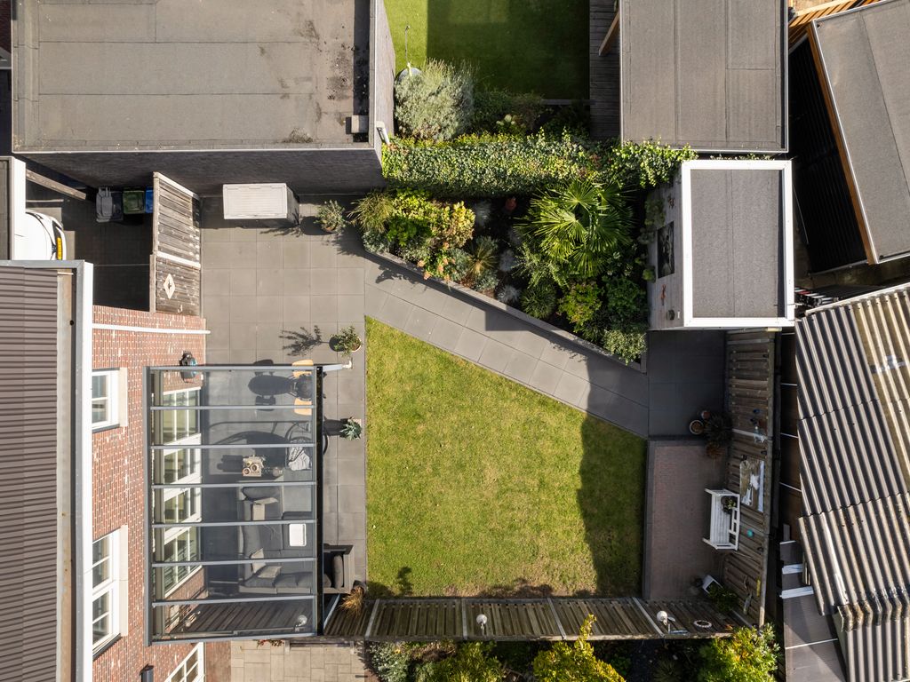 Voorneveldstraat 14, Pernis
