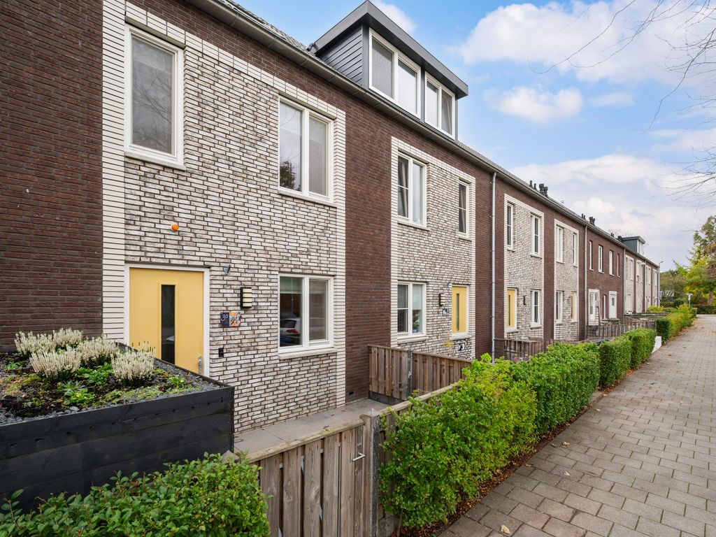 Parelvissersstraat 30, Hoogvliet