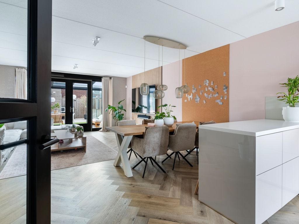 Parelvissersstraat 30, Hoogvliet