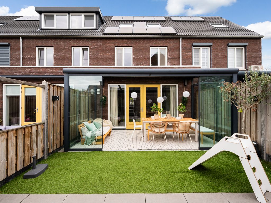 Parelvissersstraat 30, Hoogvliet