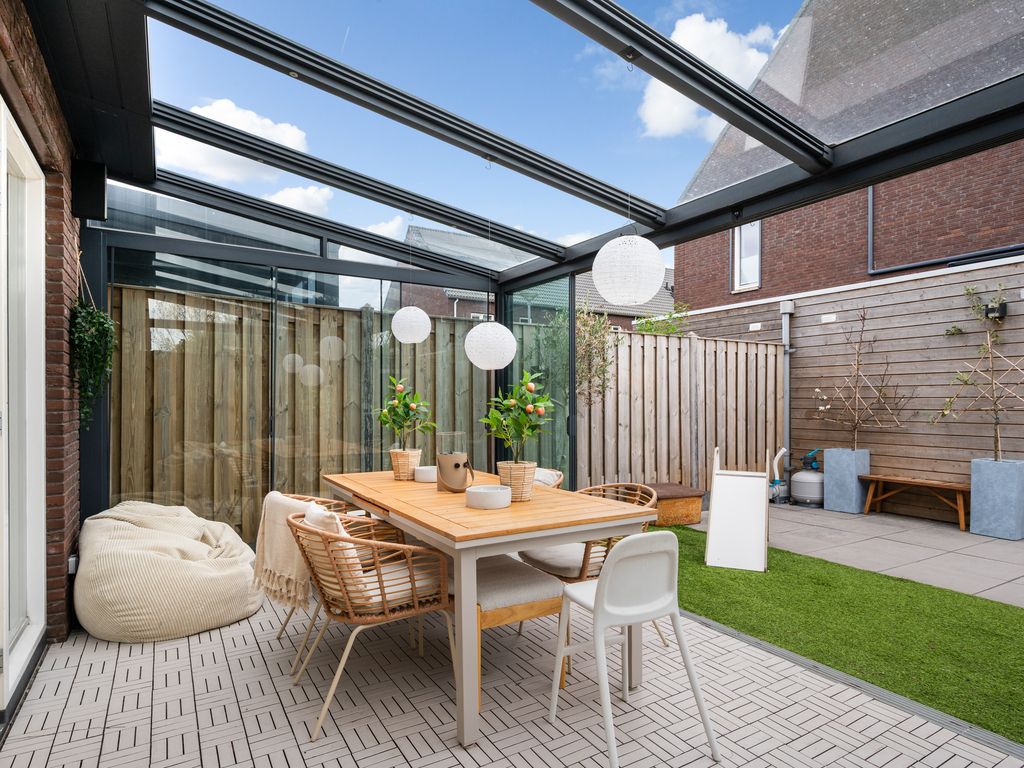 Parelvissersstraat 30, Hoogvliet