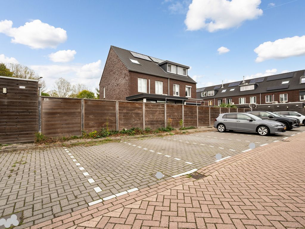 Parelvissersstraat 30, Hoogvliet