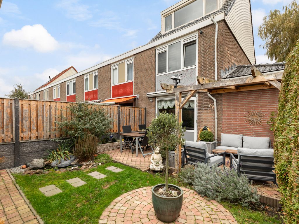 Sagiusstraat 72, Pernis