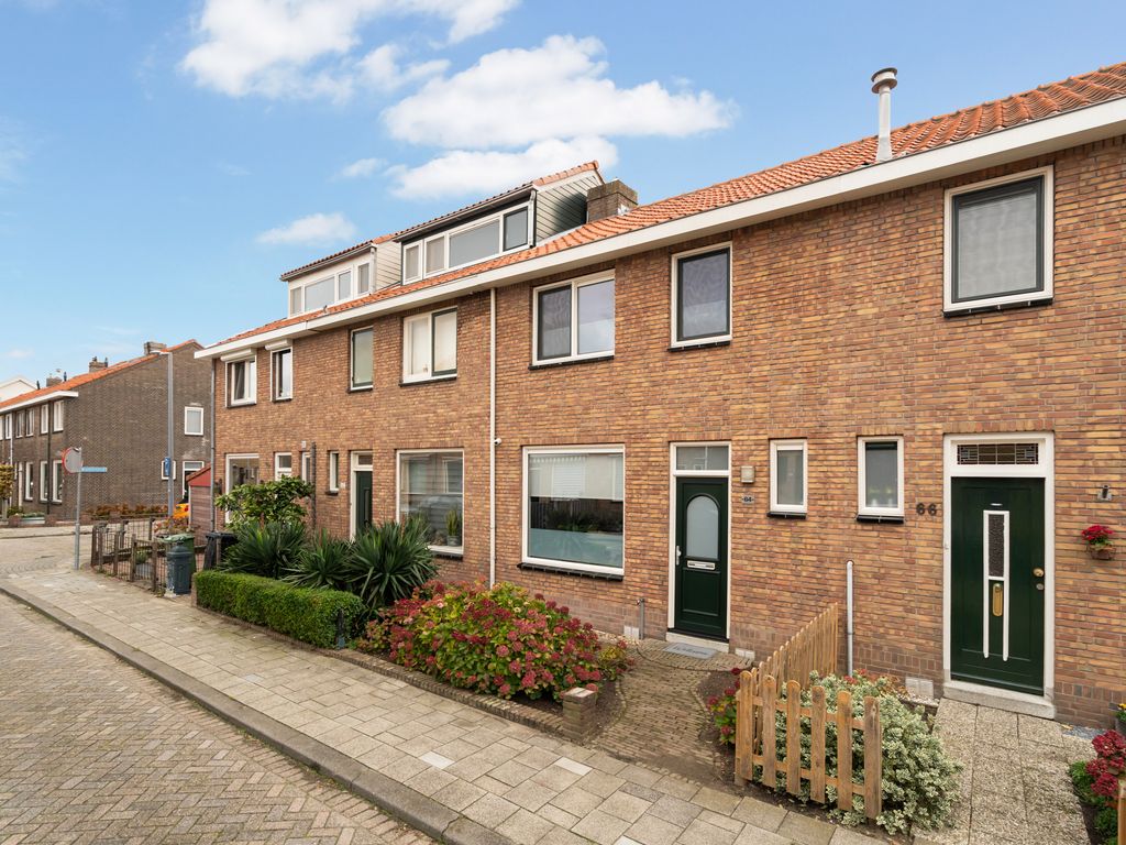Vrijlandtstraat 64, Pernis