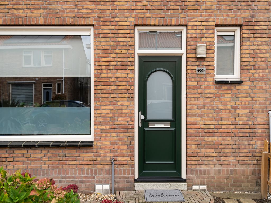 Vrijlandtstraat 64, Pernis