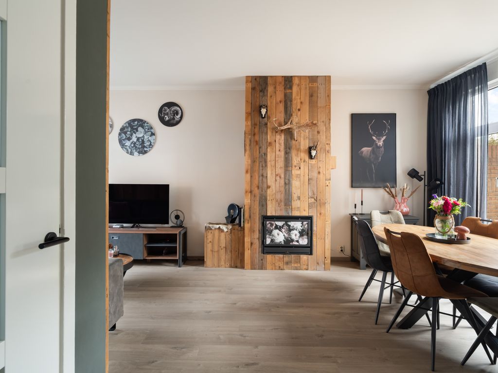 Vrijlandtstraat 64, Pernis