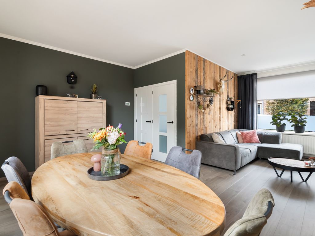 Vrijlandtstraat 64, Pernis