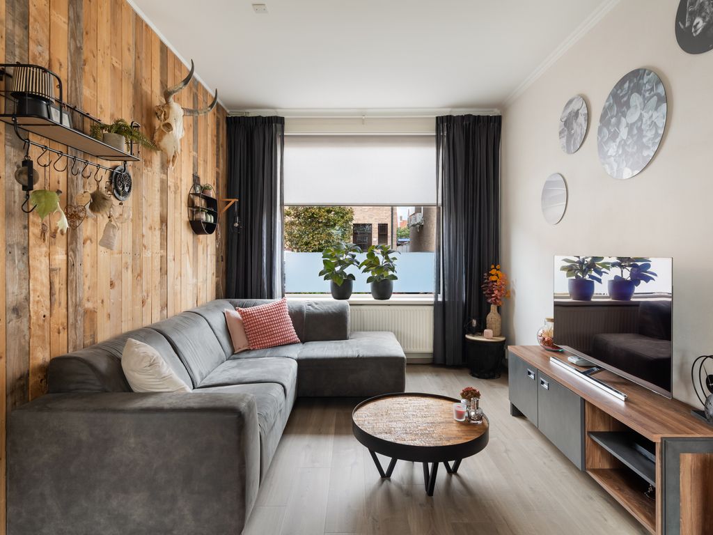 Vrijlandtstraat 64, Pernis