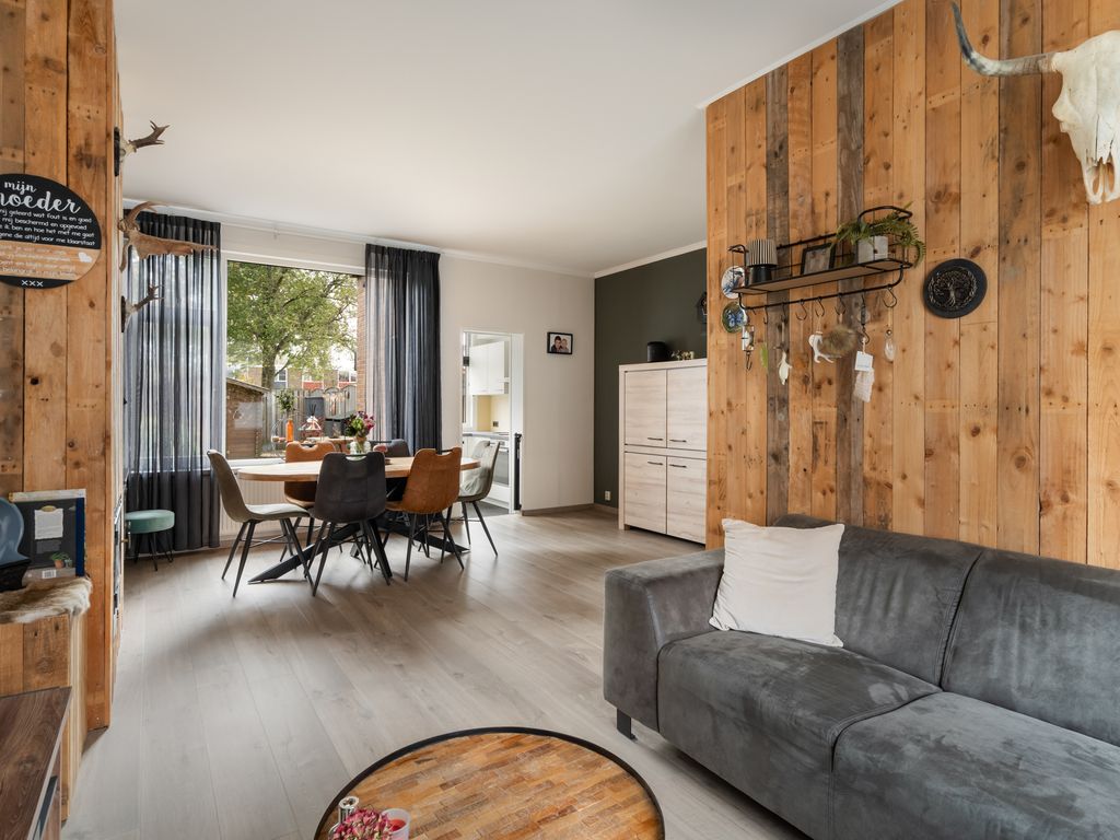 Vrijlandtstraat 64, Pernis