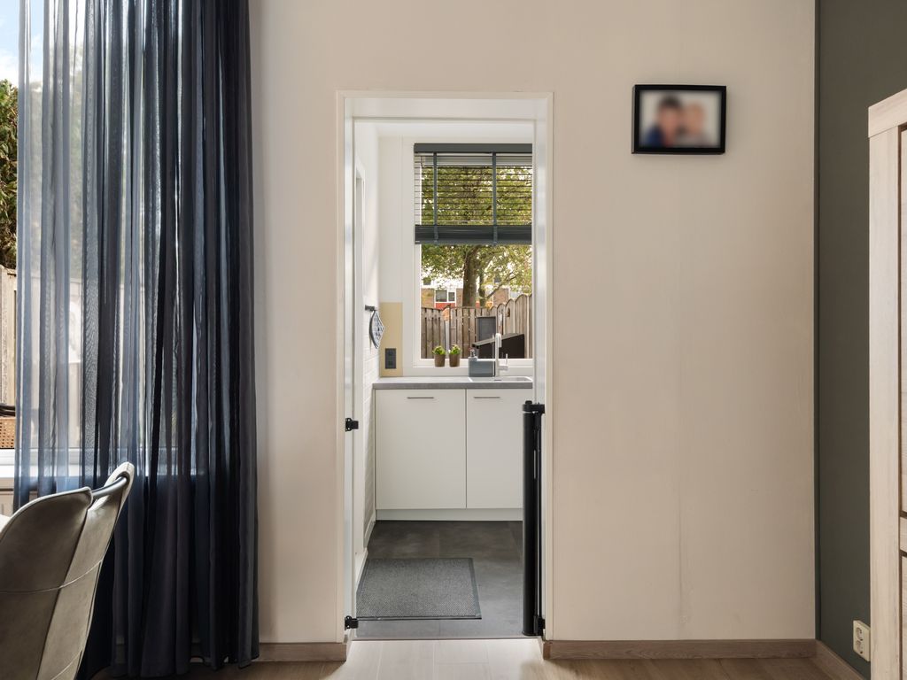 Vrijlandtstraat 64, Pernis